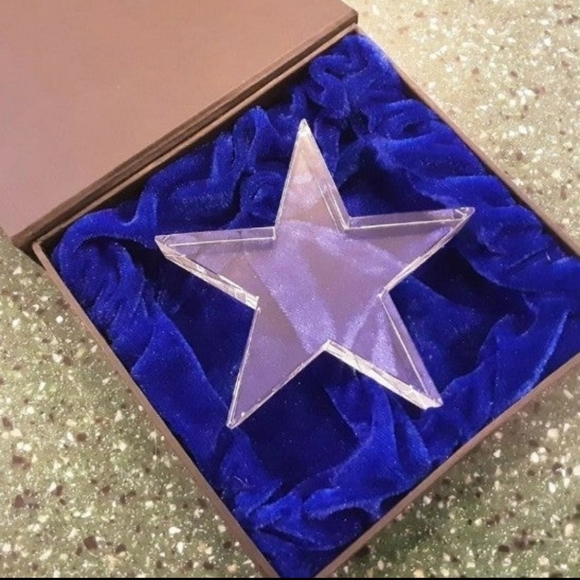Crystal Glass Star Paperweight & Gift Box - Picture 6 of 7